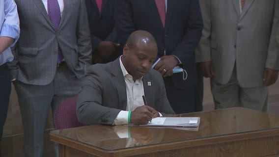 Milwaukee mayor signs approved framework for contract to host 2024 RNC