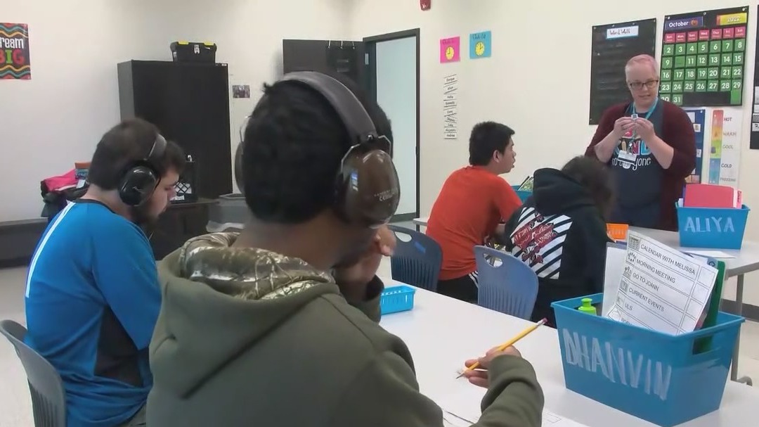 Illinois treasurer highlights potential employees for businesses looking to hire