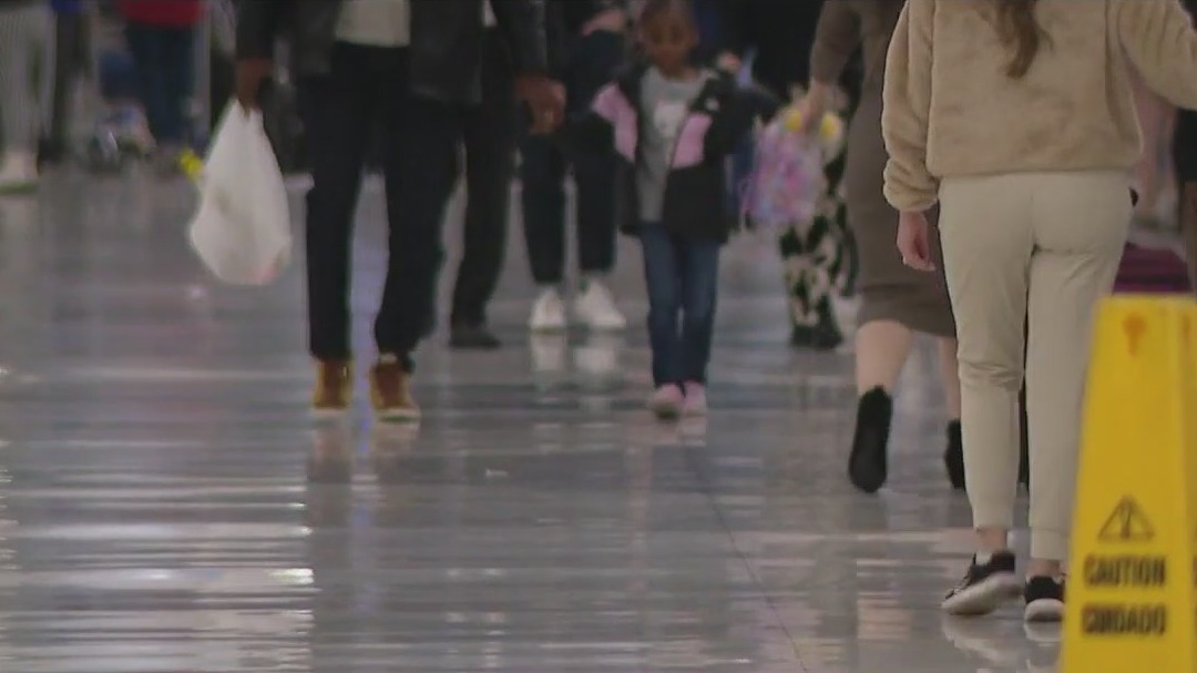 Phoenix's Sky Harbor experiences almost 100 cancelations on Christmas, more than 200 delays