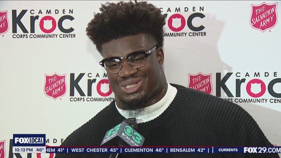 Eagles' Jordan Davis gives back to families at the Salvation Army in Camden