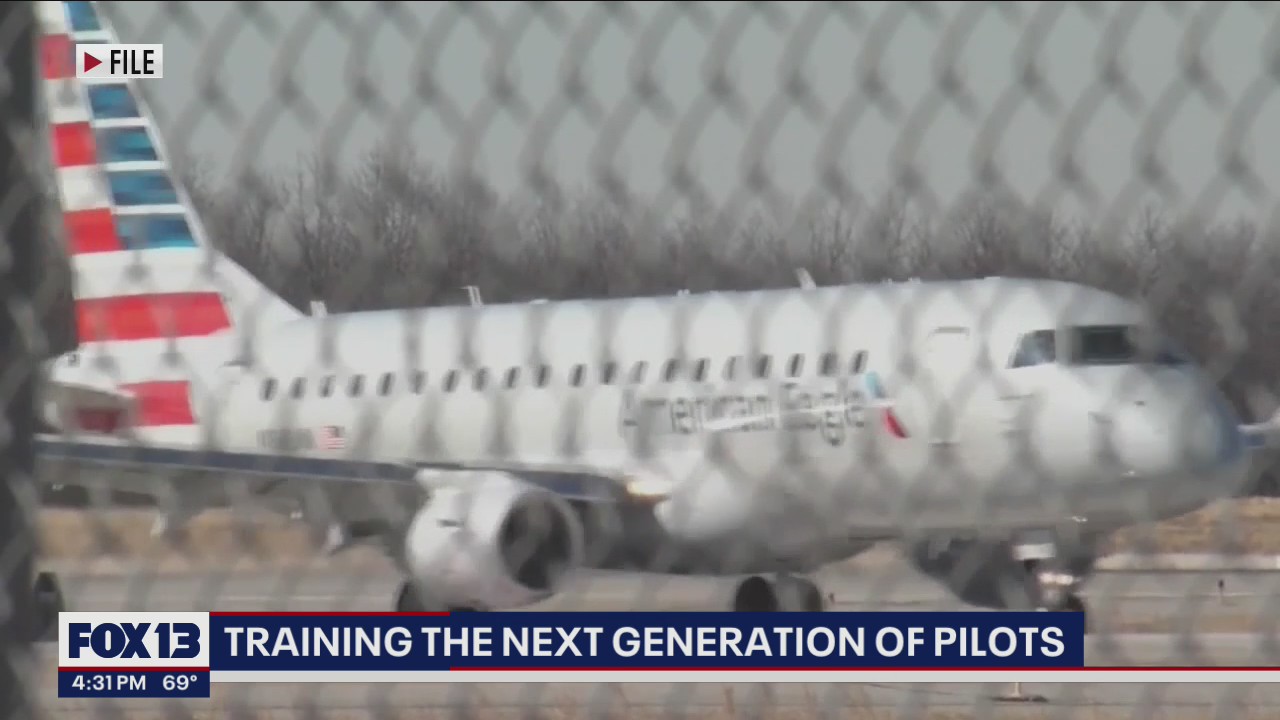 Off-duty Southwest Airlines pilots picket in Dallas, Texas