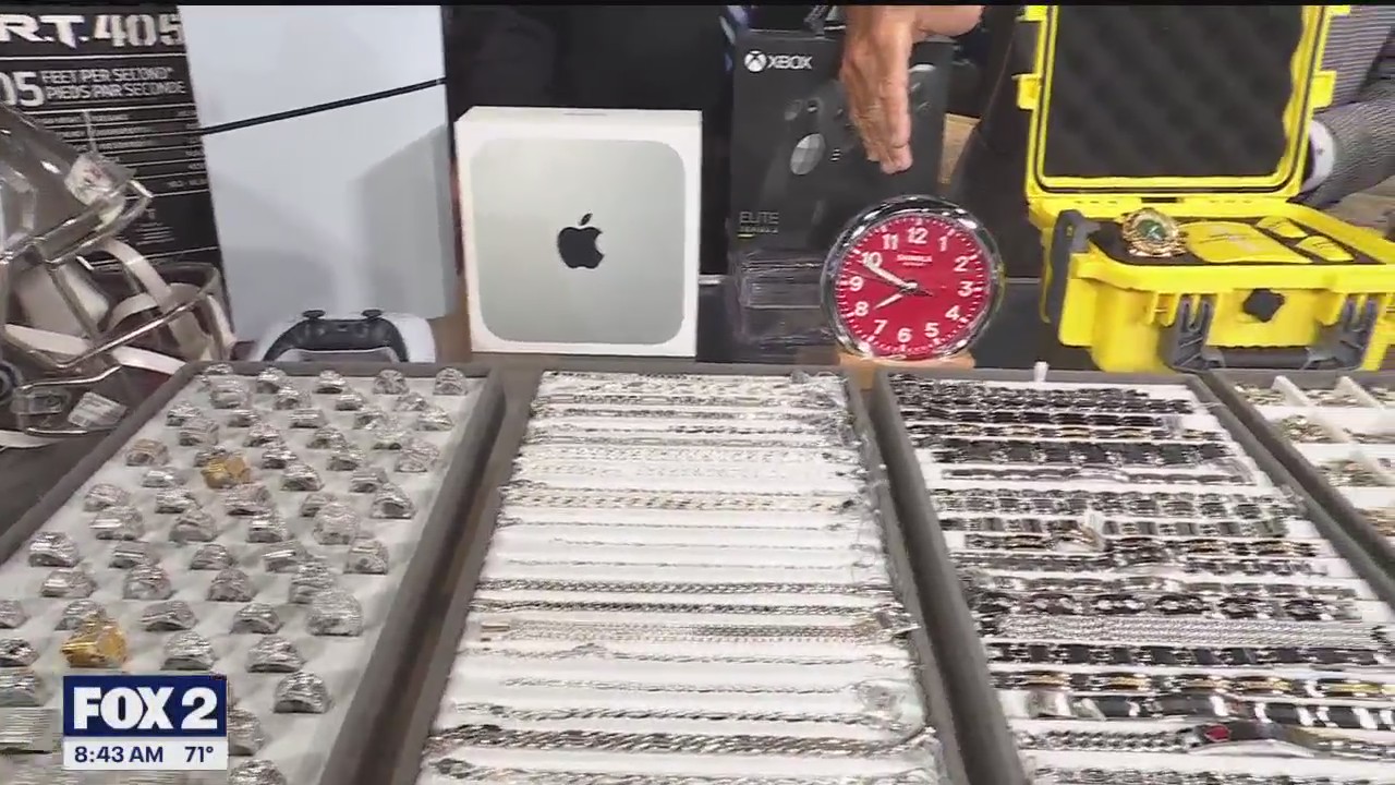 Les Gold stops by to show off a few Father's Day gift ideas