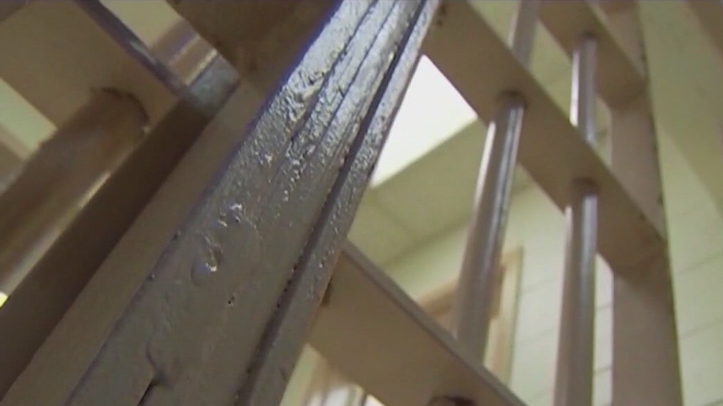 Trump can't force Illinois to get rid of no cash bail, officials say