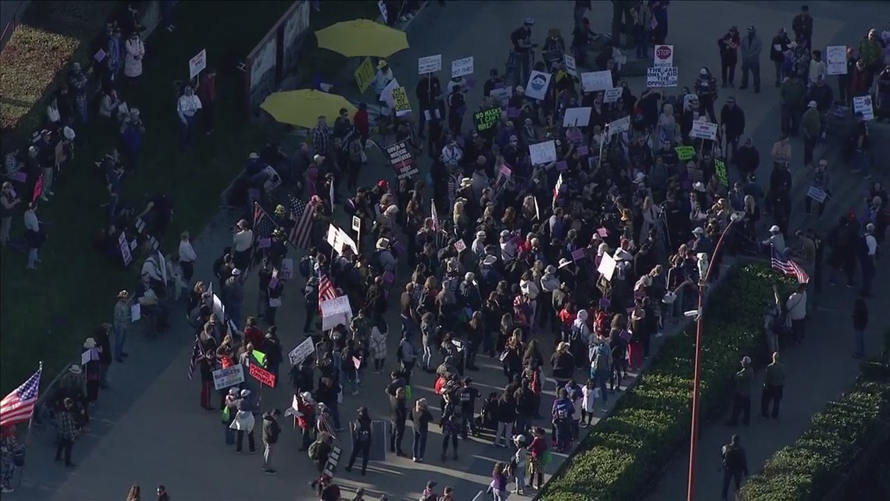 Golden Gate Bridge rally against vaccine mandates