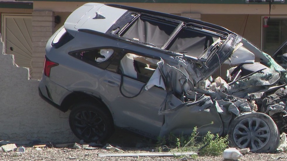 Woman killed, man hurt in Mesa crash