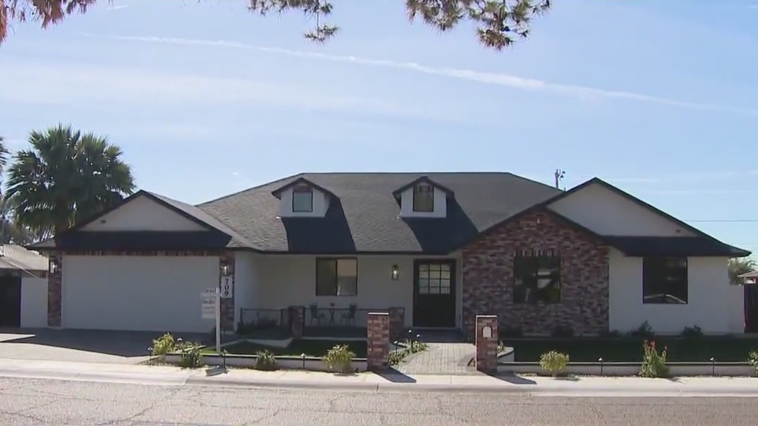 Central Phoenix red-brick home | Cool House