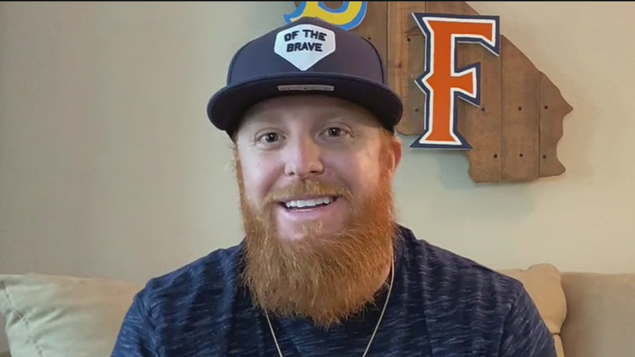 Justin Turner is Dodgers' nominee for this year's Roberto Clemente Award