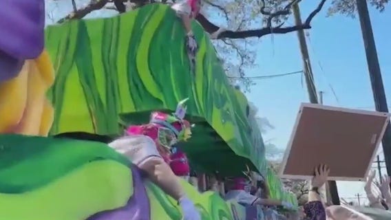 Mardi Gras: Strong winds threaten parades