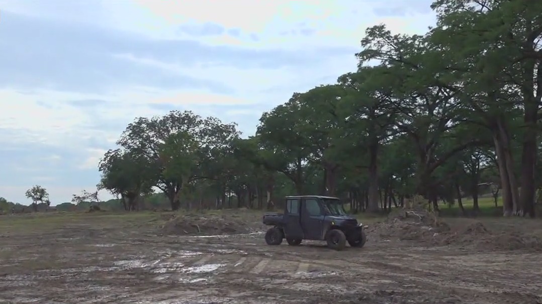 Texas flooding: More rain hindering search crews