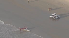 Small plane makes emergency landing on Santa Monica beach