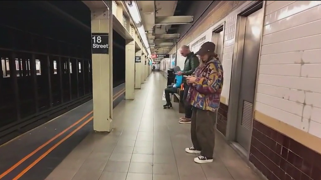 Suspect in custody after Chelsea subway shove