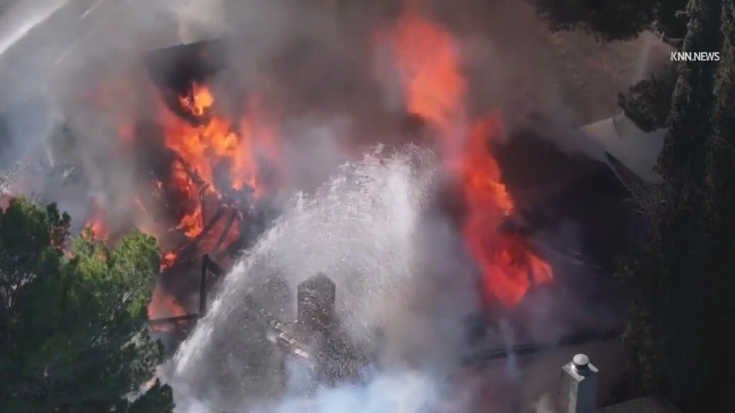 Possible arson in Santa Clarita being investigated