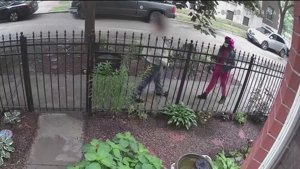 $150K reward offered in armed robbery of Chicago postal worker | FOX 32 ...
