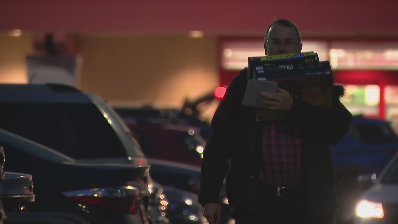 Metro Detroit stores bustling with last-minute Christmas shoppers