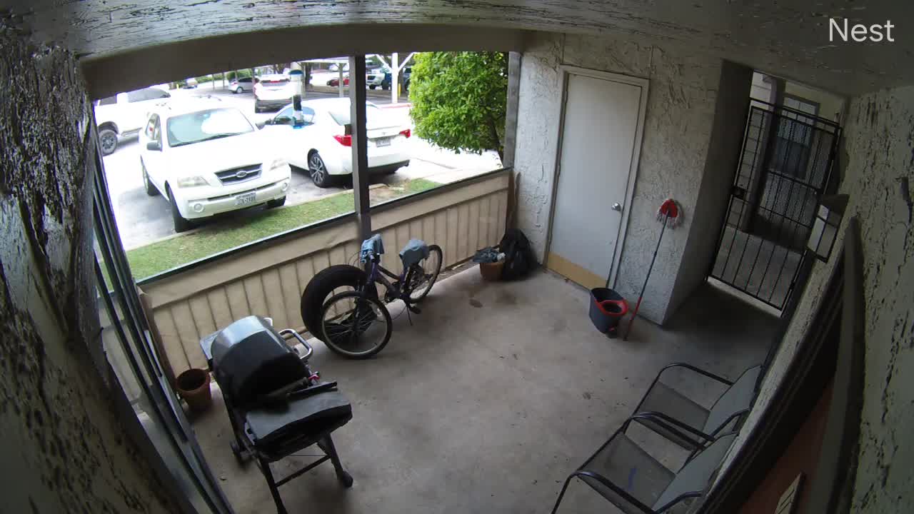 AUDIO: Crash, gunshots at Dallas apartment complex