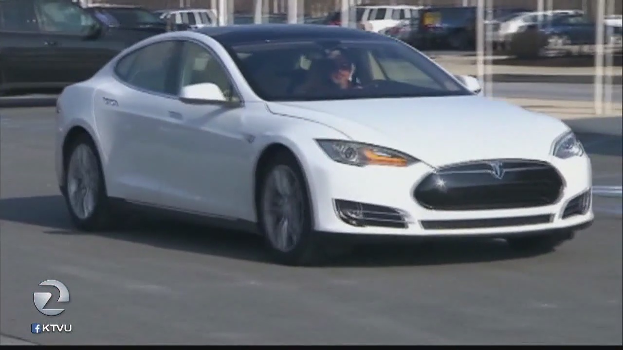 Consumer Reports: Tesla should drop Autopilot name
