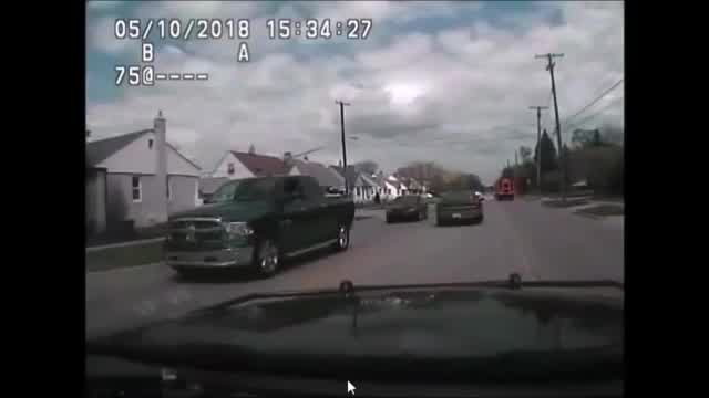 Drive-by shooter gets away after neighborhood crash in Roseville: police