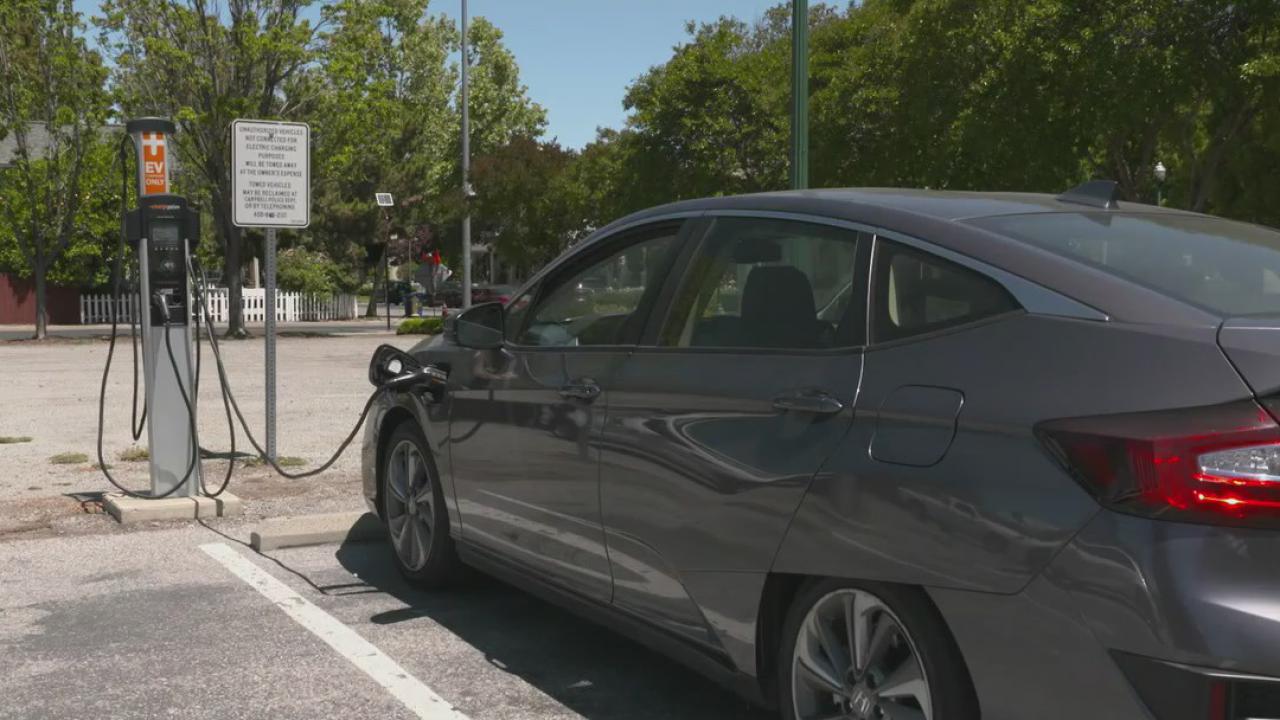 Texas plans power pumps on state highways