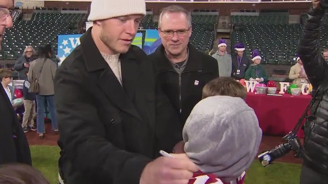 49ers help deliver holiday magic to hundreds of kids at Holiday Heroes in SF