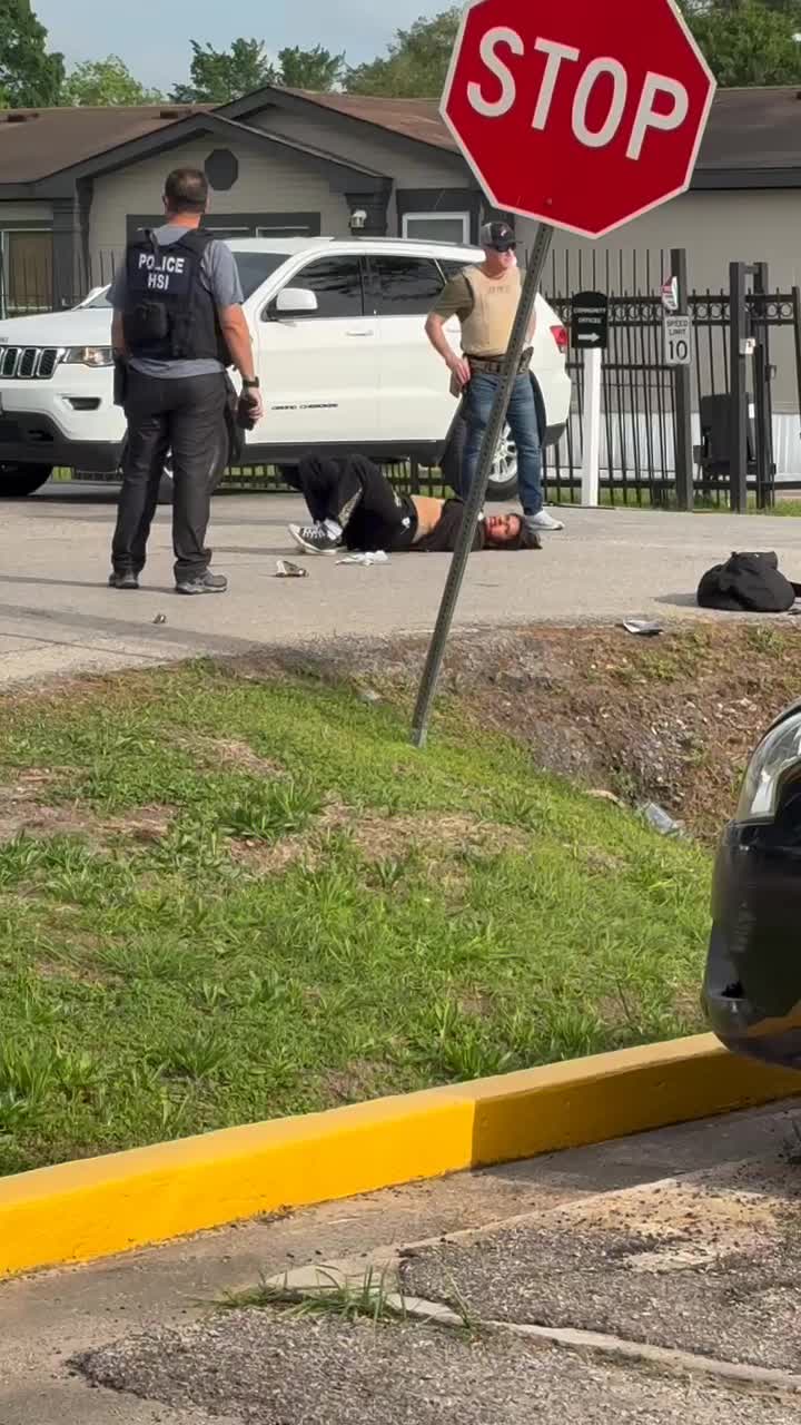 VIDEO: FBI scene in Houston