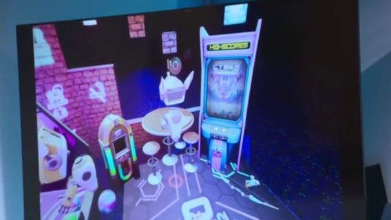 Demonstrating the virtual reality tech