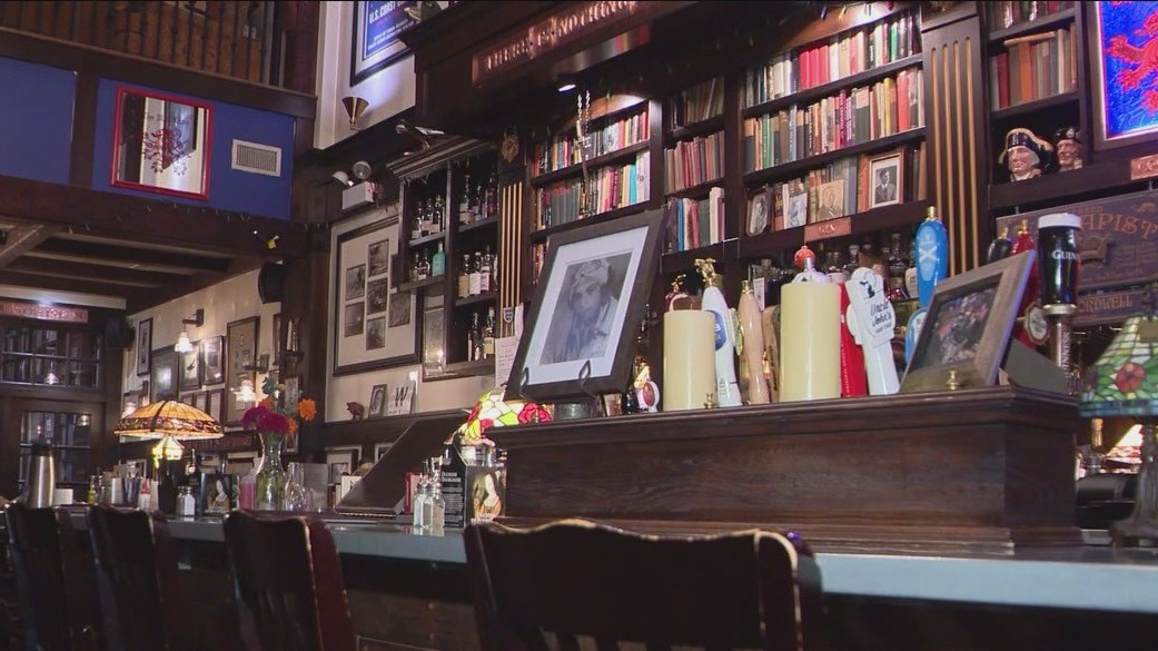 Chicago bar Red Lion Pub comes with haunted history | ChicagoNOW