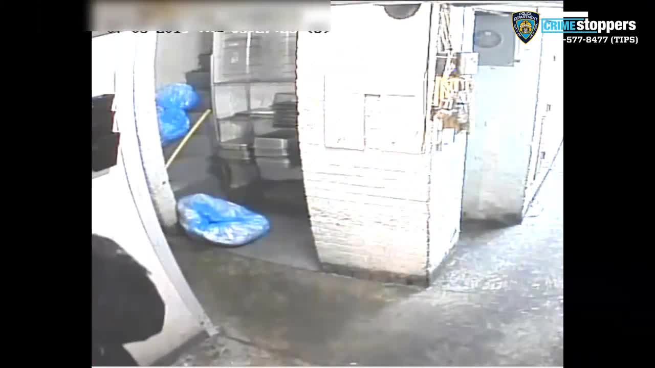 NYPD searching for mayonnaise, hot sauce thief in Manhattan