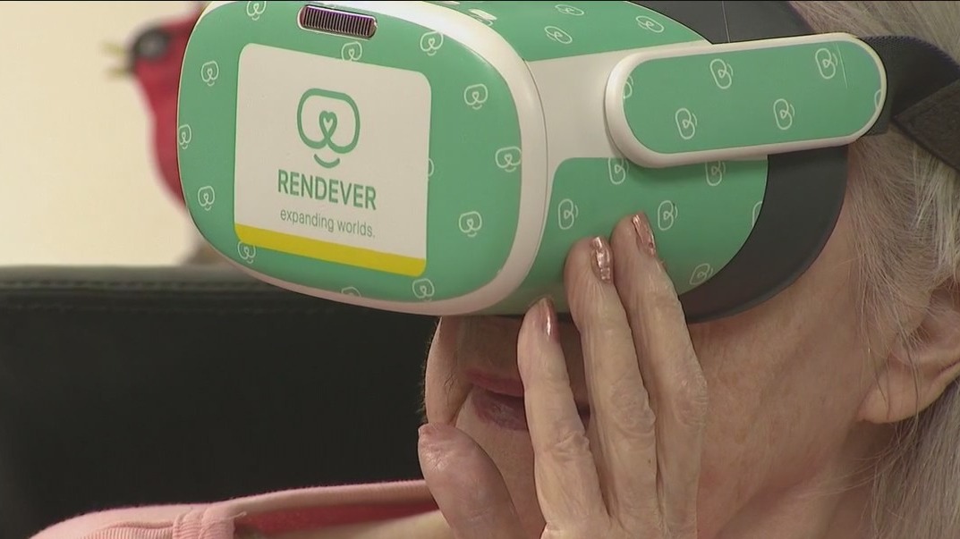 Seniors experience vacations, trips home with virtual reality