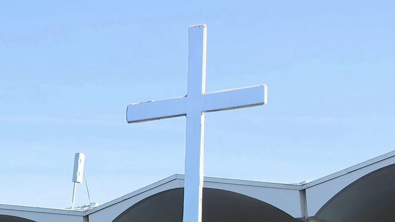 'We just want liberty and peace': Venezuelan community gathers for prayer after president's capture