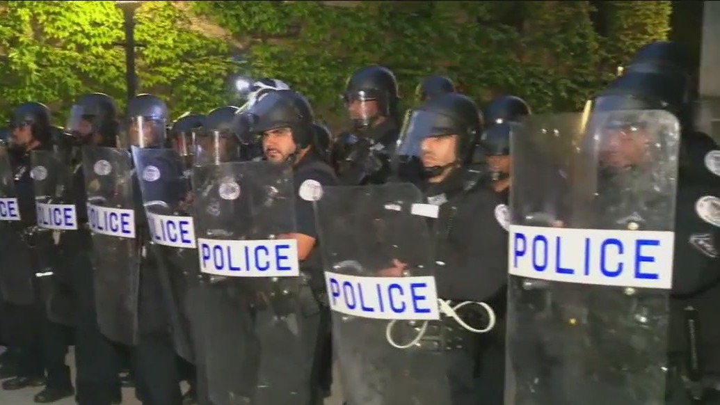 University of Chicago clears a pro-Palestinian demonstration