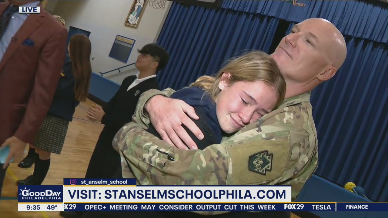 Soldier Surprise: Father returns home early from Kuwait, surprises daughter at school