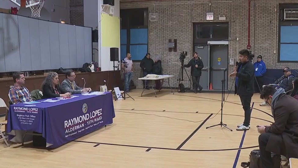 Gage Park residents tell city leaders they want migrant shelter closed