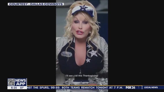 Dolly Parton playing in Thanksgiving Halftime show