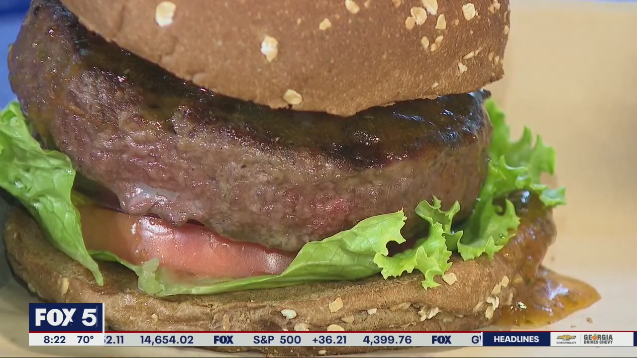 Burgers with Buck visits Atlanta's newest Hudson Grille location