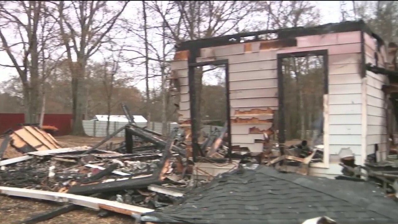 Days before Christmas, Villa Rica family loses home