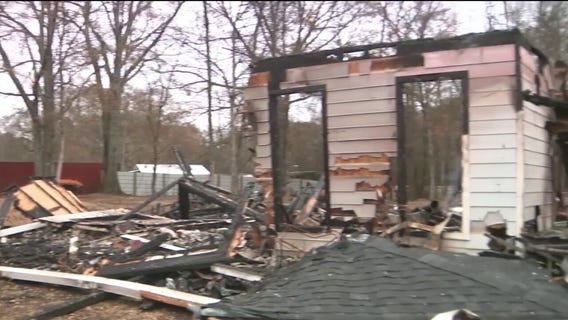 Days before Christmas, Villa Rica family loses home