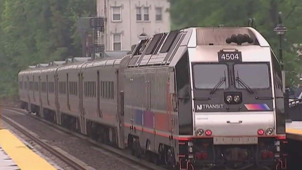 Metra trains to run on schedule Thursday, Amtrak begins rebooking