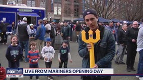 Seattle Mariners fans pre-game dance-off: the battle for trident
