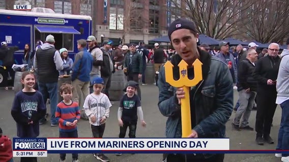 Seattle Mariners fans pre-game dance-off: the battle for trident
