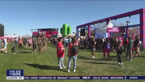 Eagles fans soaking up all that Phoenix and the Super Bowl Experience has to offer