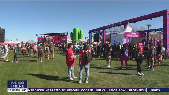 Eagles fans soaking up all that Phoenix and the Super Bowl Experience has to offer