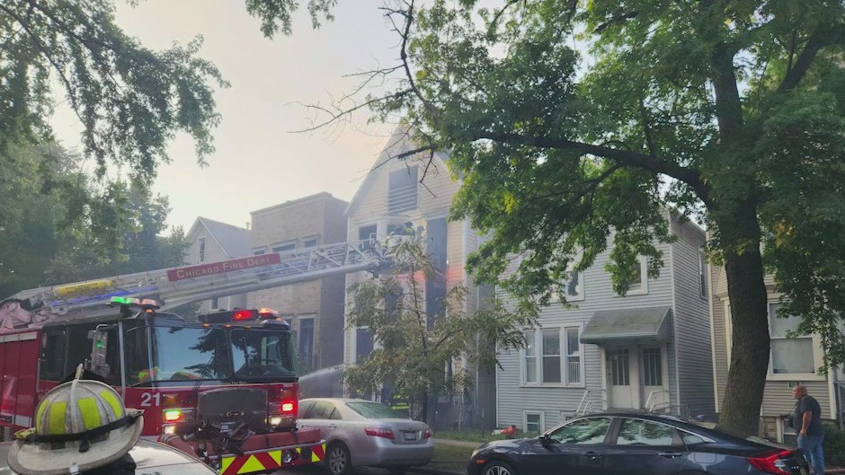 Chicago firefighters battle blaze at Lake View home