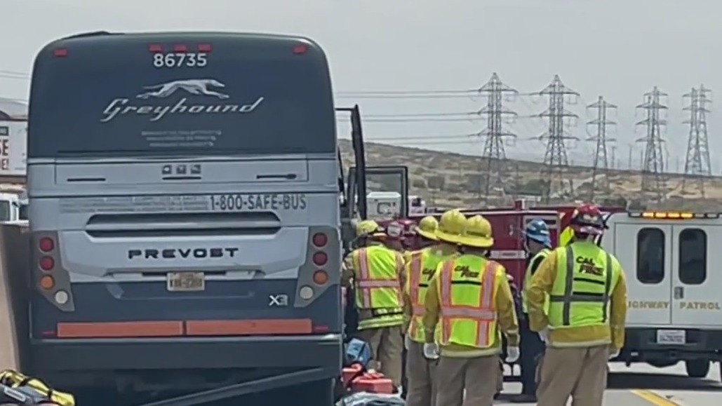 13 people injured following crash involving Greyhound bus on 10 freeway in Cabazon
