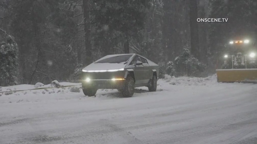 Cybertruck gets stuck in snowstorm
