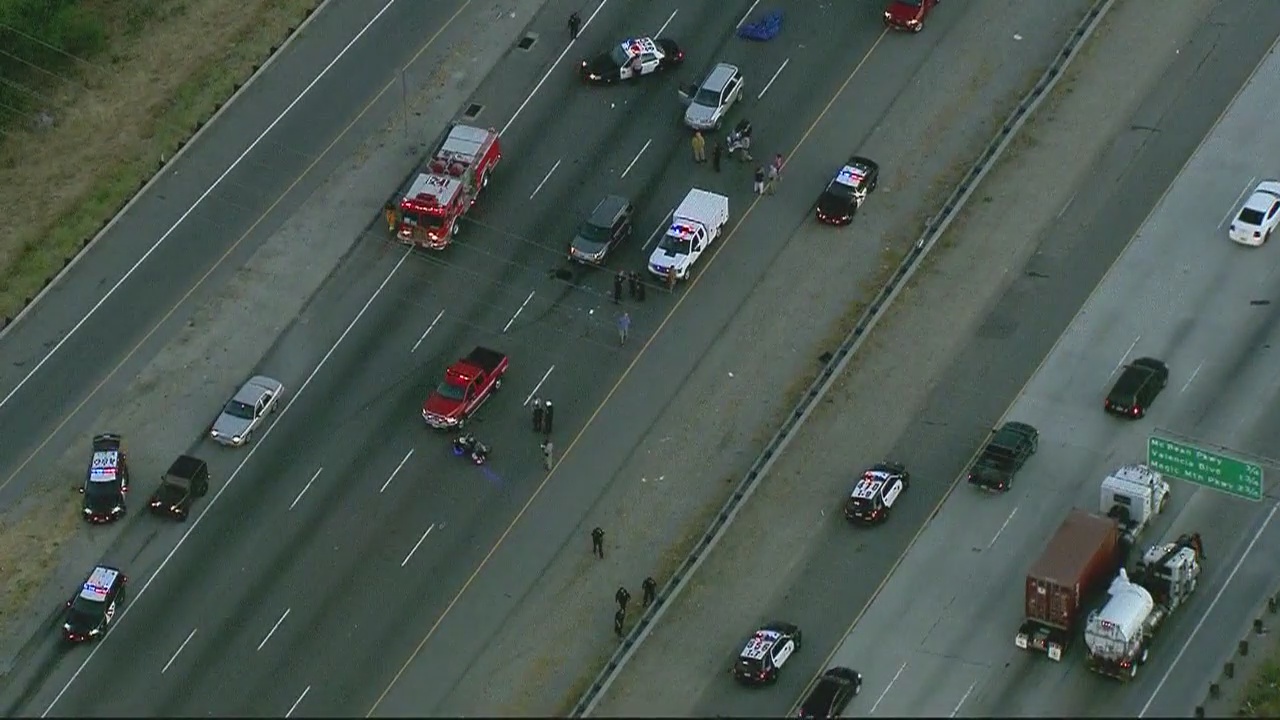 LAPD motorcycle officer injured in crash on 5 Freeway in Santa Clarita; SB lanes closed