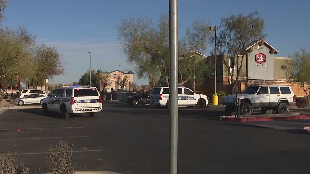 Man hurt in shooting near 35th Avenue and Southern