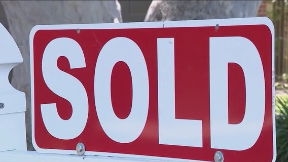 Home sellers around Phoenix continue to pull listings down