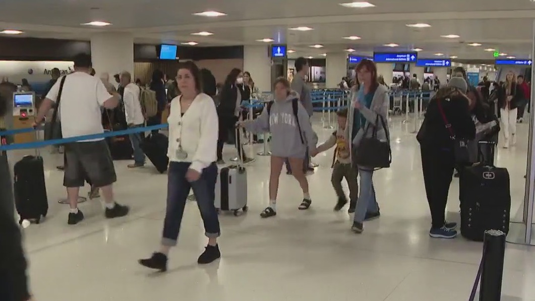 Thanksgiving travel rush at Sky Harbor Airport