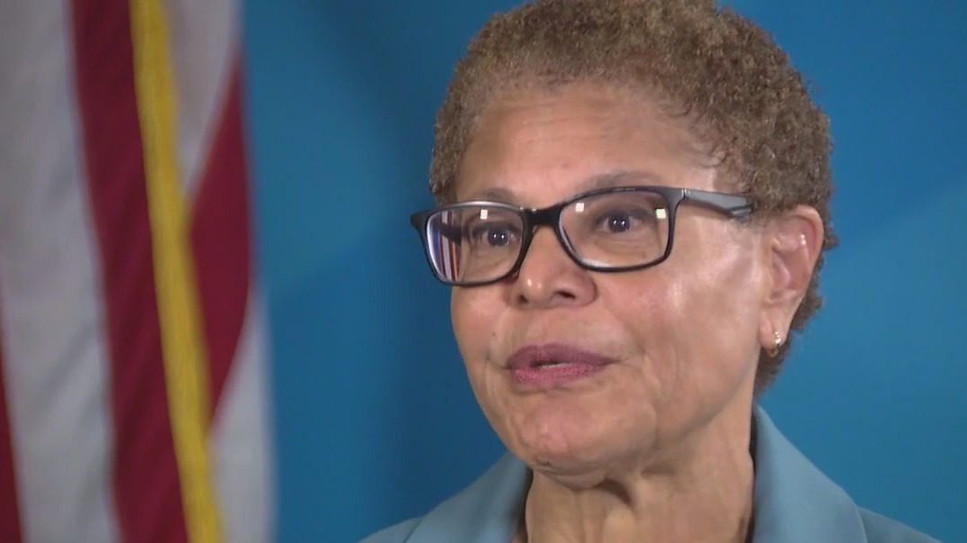 Mayor Bass addresses water crisis during LA wildfires