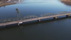 Border battle tug-of-war kicked off Stillwater Liftbridge